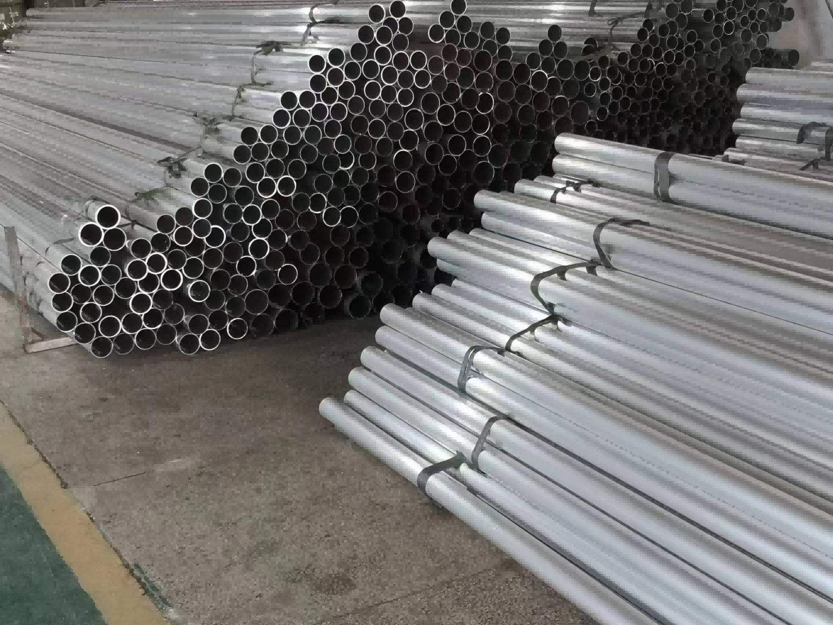 Tubi in alluminio personalizzati